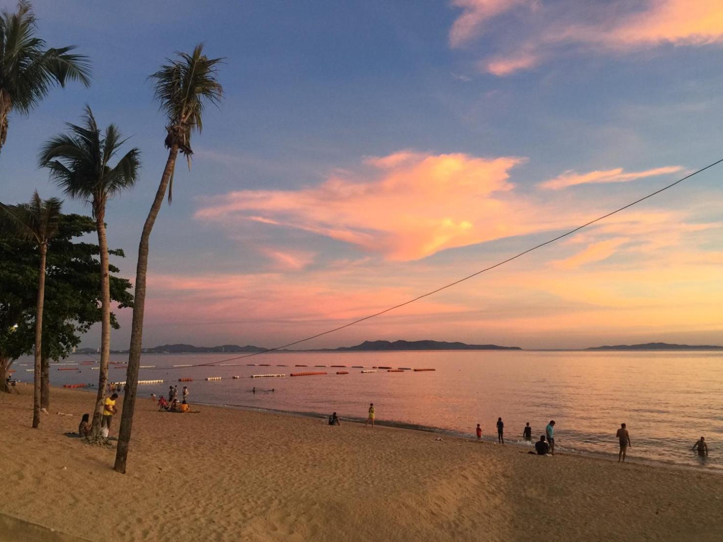 Soetnos Hotel Jomtien Beach Buitenkant foto